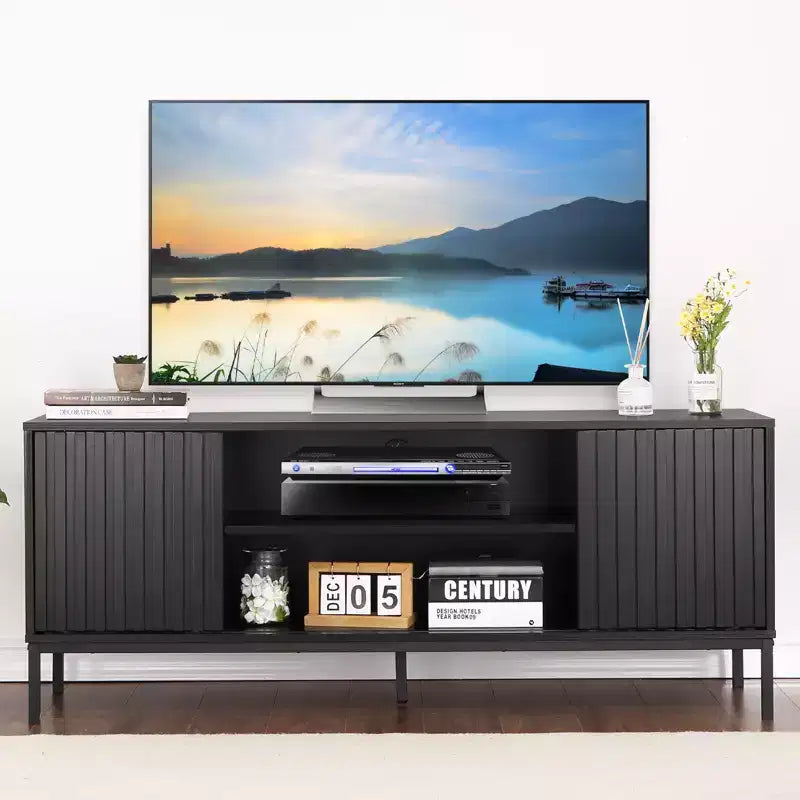 Meuble TV Mid-Century Modern pour téléviseurs jusqu'à 65 pouces, meuble TV de centre de divertissement avec rangement et portes coulissantes pour salon ou chambre, noir