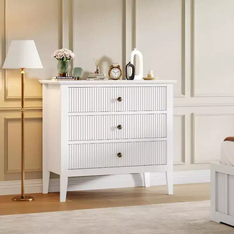 Commode 3 tiroirs cannelée – Meuble de rangement moderne en bois avec pieds en métal et kit anti-basculement, pour chambre/salon
