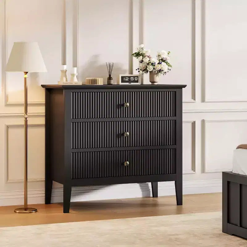 Commode 3 tiroirs cannelée – Meuble de rangement moderne en bois avec pieds en métal et kit anti-basculement, pour chambre/salon
